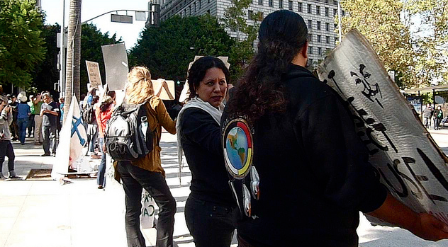 Occupy LA protesters (Neon Tommy)