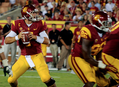 When he's not asked to run routes, Grimble protects his quarterback. (Jerry Ting/Neon Tommy)