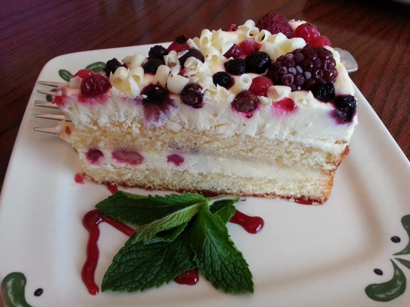 Wild Berry Cake (Tanaya Ghosh)