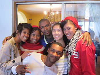 A team of youth reporters in Paarl. (Tricia Tongco/Neon Tommy)