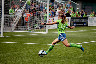 Alex Morgan led her team with two goals to defeat France, 4-2. (clappstar/Flickr).