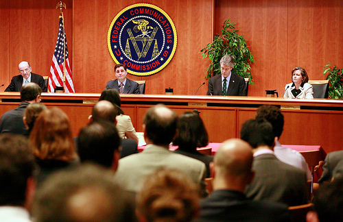An open FCC meeting. (Image via Creative Commons)