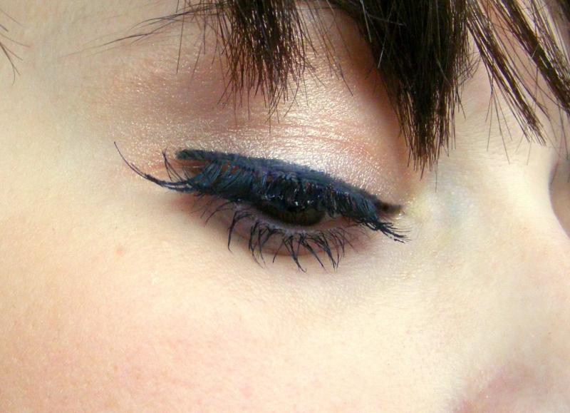 Bold eyeliner and eyelashes, with a simple, natural shadow. (The Style PA)