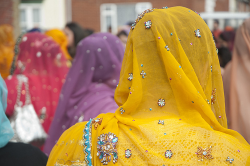 Sikhs and non-Sikhs gathered at a Wisconsin high school to mourn the victims of Sunday's shooting at a Sikh temple in Wisconsin. (slick images/Flickr)