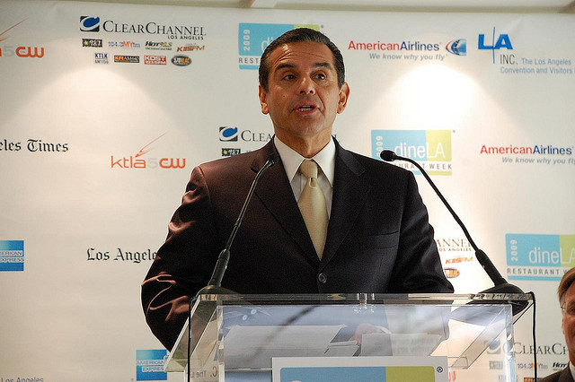 Antonio Villaraigosa giving a speech in 2012. (via Creative Commons)
