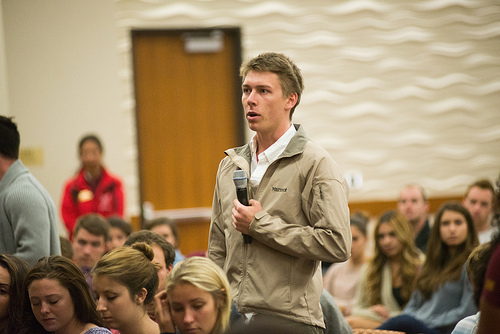 (Student speaking at town hall/Charlie Magovern, Neon Tommy) (Student speaking at town hall/Charlie Magovern, Neon Tommy)