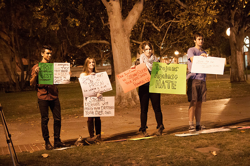 (Students protesting Coulter/Cecilia Hua)