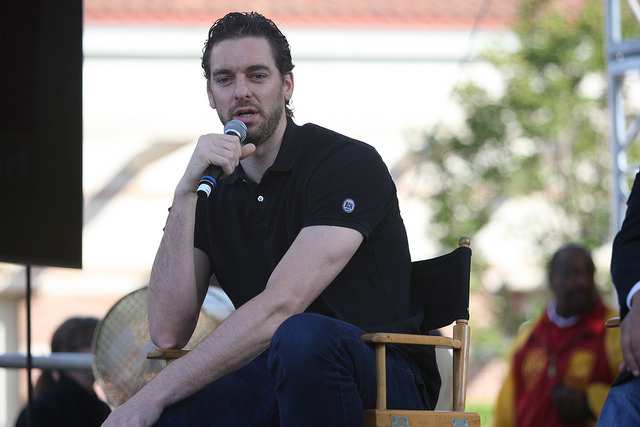 (Pau Gasol/Kevn Tsukii, Neon Tommy)