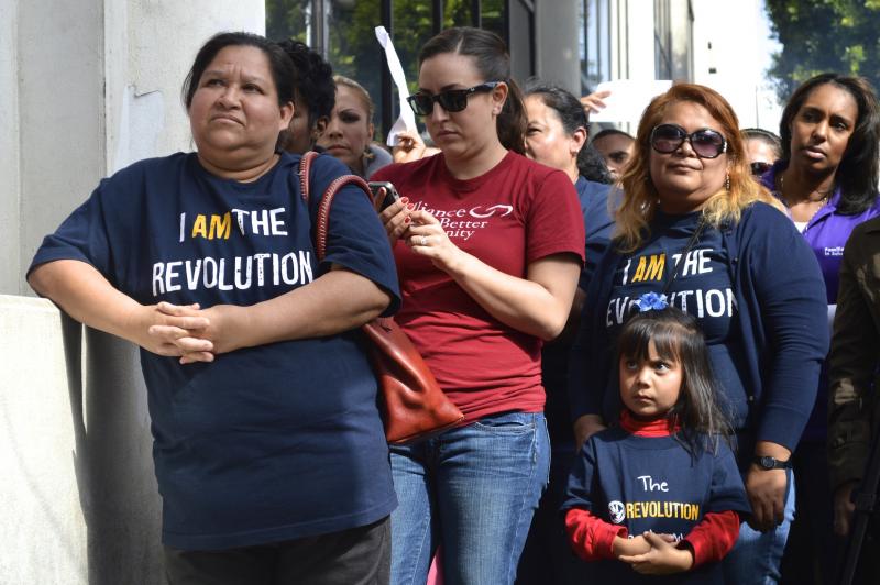 (School reform groups protesting outside LAUSD headquarters Oct. 2013/Brianna Sacks, Neon Tommy