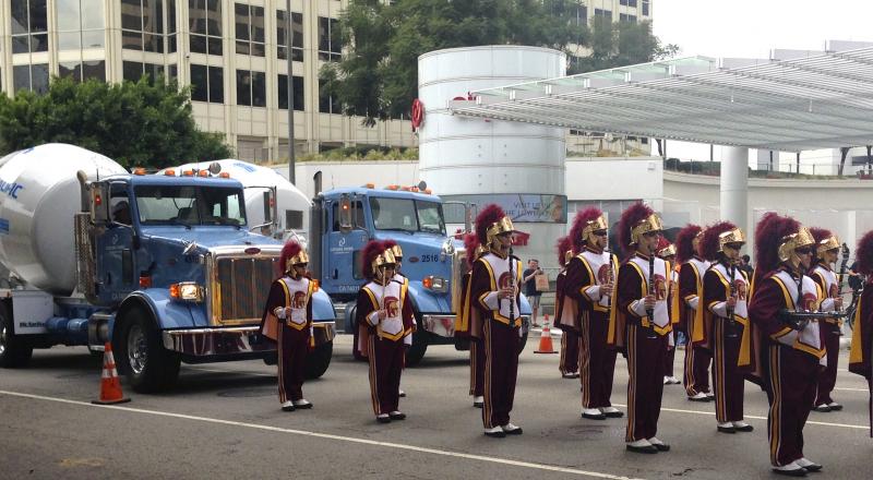 (Trojan marching band/Isabella Sayyah, Neon Tommy)