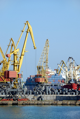 Cargo containers at the port of Los Angeles. (NOAA's National Ocean Service/Wikimedia Commons)