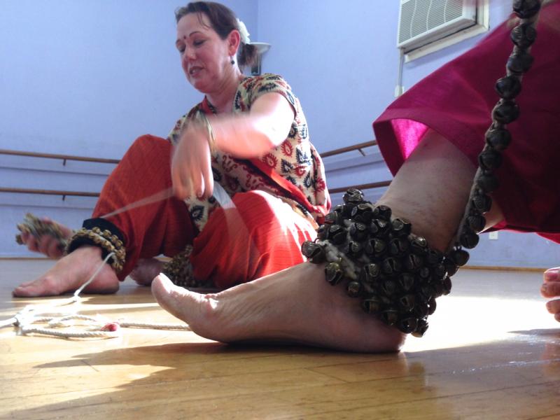 Charlotte Moraga (above) finishes a Kathak workshop in Sherman Oaks, Calif. (Melissah Yang/Neon Tommy)