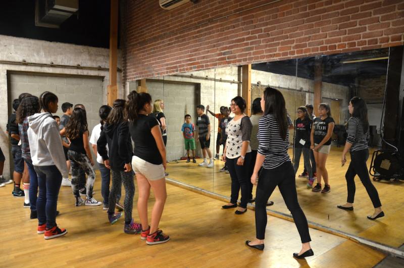 CITYstage founder Emili Danz assists in teaching a dance class (Olivia Niland/Neon Tommy)