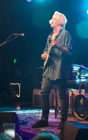 Cody Simpson performs in Los Angeles (Neon Tommy/Zoe Willis).