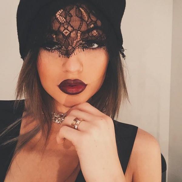 Kylie Jenner is pioneering a style tip of her own (Twitter/@MTVNews).