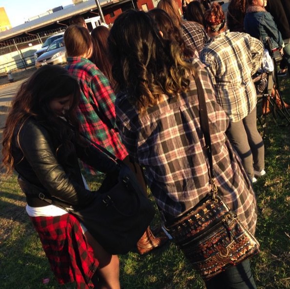 Who knew so many girls wanted to rock the lumberjack look? (Twitter/@iqraanabi)