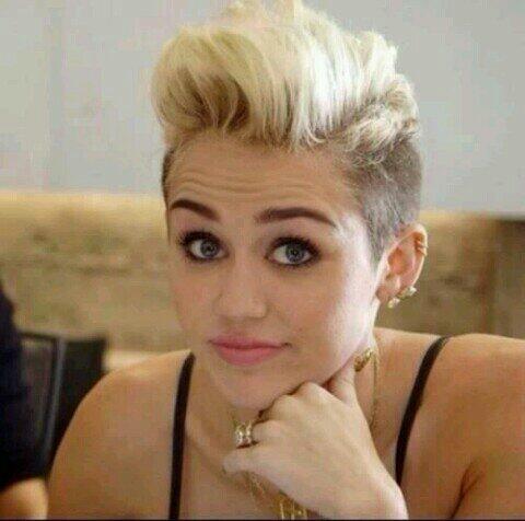 Smiley Miley is not amused (Twitter/@IStanMileyCyrus).