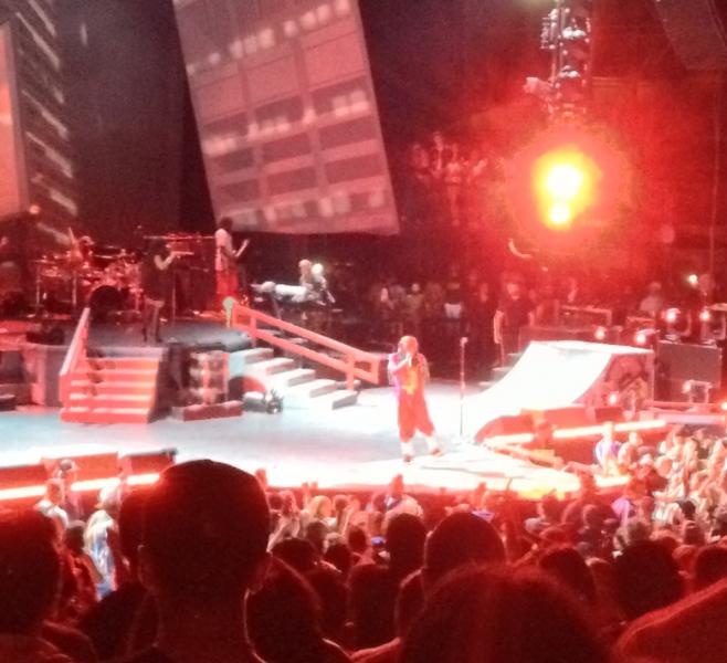 Lil Wayne heats up the Verizon Wireless Amphitheater's stage (Kathy Zerbib/Neon Tommy).