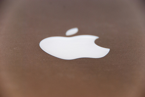 (Apple Inc. logo/ Creative Commons)