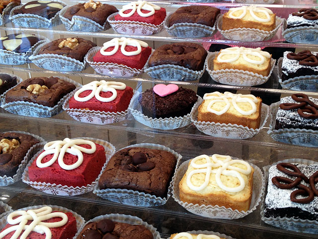 Beverly Hills Brownie Company provides many options for customers (Kelli Shiroma / Neon Tommy). Beverly Hills Brownie Company provides many options for customers (Kelli Shiroma / Neon Tommy).