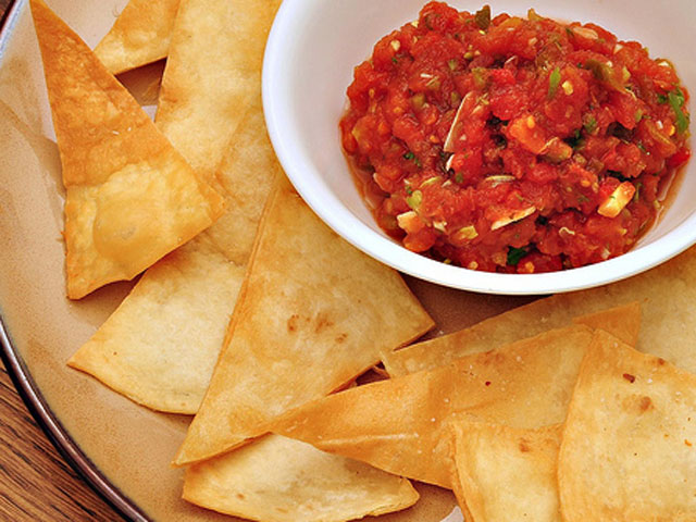 When paired with your favorite brand of chips, this salsa recipe will be a hit (jeffreyw / Flickr).