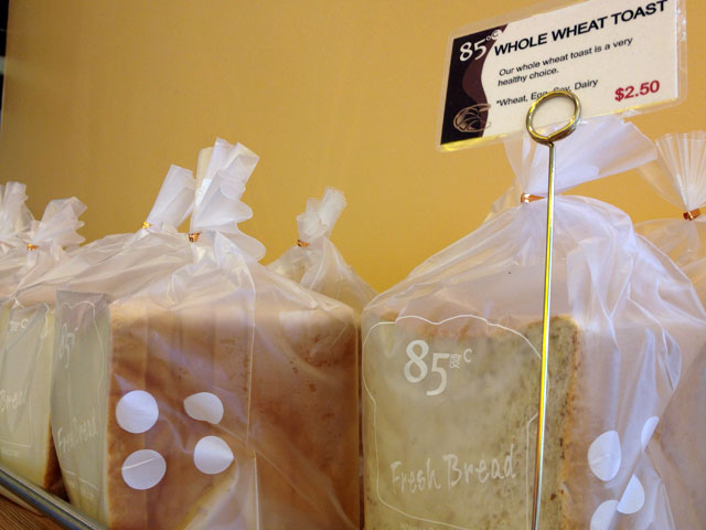 Breads of many varieties are all the rage at 85°C Bakery Café (Kelli Shiroma / Neon Tommy). 