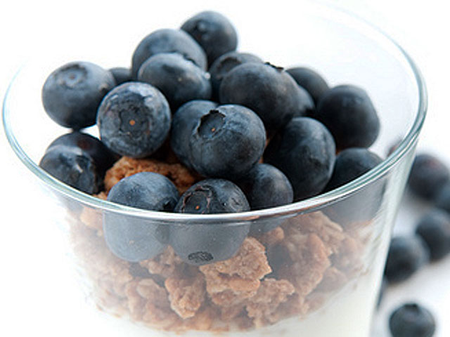 Yogurt, granola, egg whites and fruits can be components of any lunch (Pen Waggener / Creative Commons).