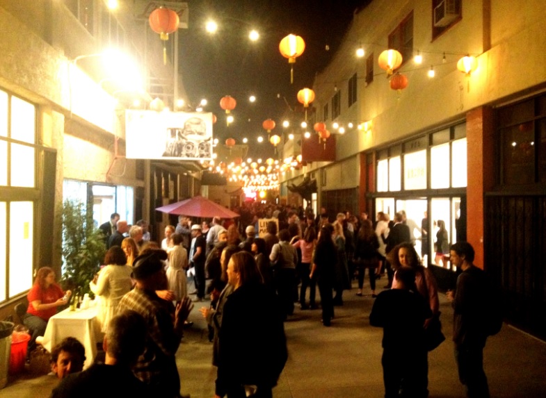 Crowds mingle outside Coagula (Ashley Riegle/NeonTommy)