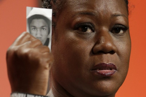 Sybrina Fulton holds up a picture in remembrance of her son via Flickr/Creative Commons