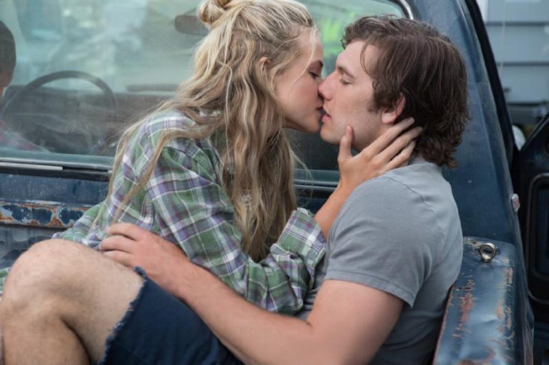 Jade (Gabriella Wilde) and David (Alex Pettyfer) share a passionate kiss in teen romance "Endless Love" (Universal Pictures). Jade (Gabriella Wilde) and David (Alex Pettyfer) share a passionate kiss in teen romance "Endless Love" (Universal Pictures).
