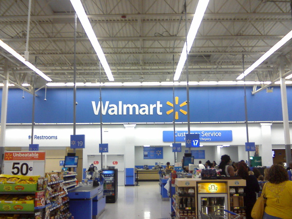 A Walmart store (GeneralCheese, Wikimedia Commons)
