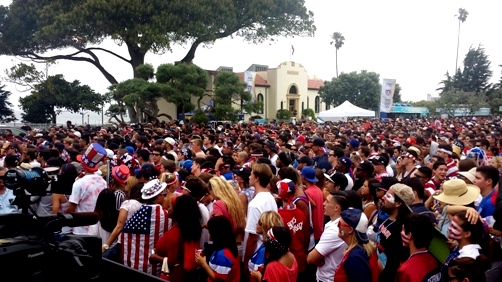 Thousands of supporters flocked to Veterans Park at Redondo Beach on a Tuesday morning to watch the USA vs. Belgium match. (Taiu Kunimoto)