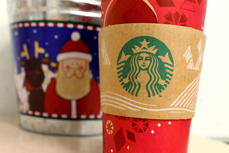 Starbucks offers two holiday drinks for the price of one. (Daniella Segura / Neon Tommy)