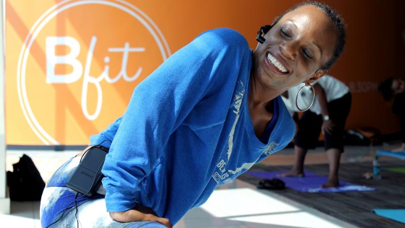 Kali Sampson teaching yoga at Baldwin Hills Crenshaw Plaza (Daniella Segura / Neon Tommy). 