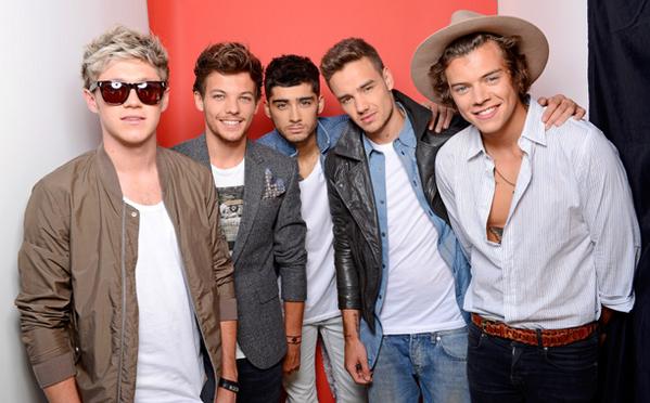 Will One Direction beat Beyoncé to take home Artist of the Year? (@EW / Twitter)