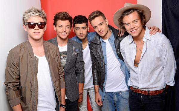 Will One Direction beat Beyoncé to take home Artist of the Year? (@EW / Twitter) Will One Direction beat Beyoncé to take home Artist of the Year? (@EW / Twitter)