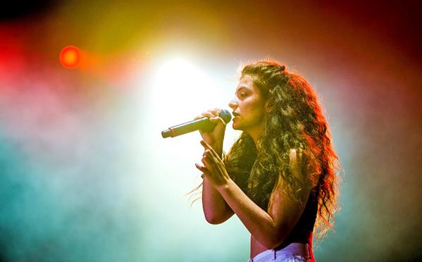 Lorde is nominated in categories at the 2014 AMAs. (@EW / Twitter) Lorde is nominated in categories at the 2014 AMAs. (@EW / Twitter)