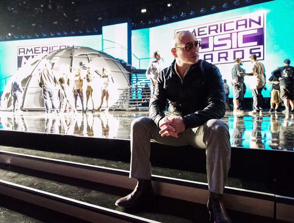 Pitbull hosted the AMAs for the second year in a row (@pitbull / Twitter)