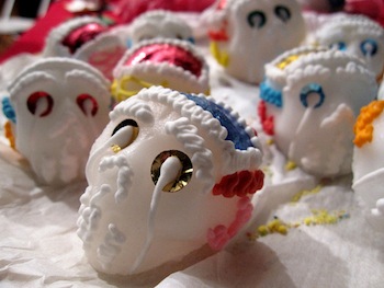 Sugar skulls honor the deceased on Dia de los Muertos (Creative Commons/Flickr)