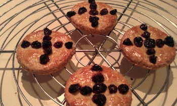 Soul cakes were offered to spirits on Samhain (Creative Commons/Flickr)