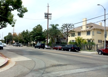 USC students search for cheaper housing options in South LA neighborhoods near campus (Susy Guerrero/ Neon Tommy)  