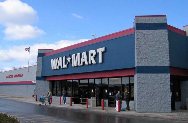 Walmart is suffering from a spate of lawsuits as well as a NLRB complaint. (wikimedia commons)