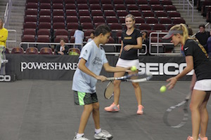 Asher with the USC tennis players. Scarlett Zhiqi Chen / Neon Tommy. Asher with the USC tennis players. Scarlett Zhiqi Chen / Neon Tommy.