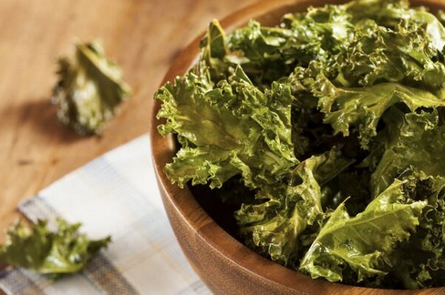 Kale chips have the stitley flavor and crunch of a potato chip without the added oils and carbs (@Lactofree/Twitter). Kale chips have the salty flavor and crunch of a potato chip without the added oils and carbs (@Lactofree/Twitter).