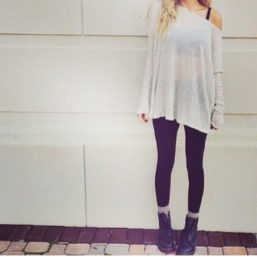 Leggings with loose top (@erinsal/Tumblr)