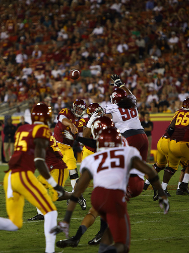 Max Wittek struggled to find any open receivers against a stingy Wazzu defense. (Matthew Woo/Neon Tommy) Max Wittek struggled to find any open receivers against a stingy Wazzu defense. (Matthew Woo/Neon Tommy)