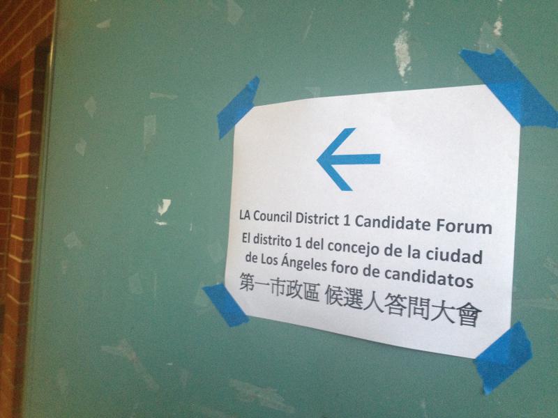 Sign at entrance in both Chinese and English language.