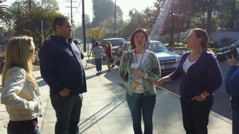 Woodlake Elementary parents debate school issues outside the campus in Woodland Hills (Chrystal Li/Neon Tommy) Woodlake Elementary parents debate school issues outside the campus in Woodland Hills (Chrystal Li/Neon Tommy)