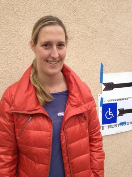 Michelle Nielsen votes for education (Michelle Bergmann/Neon Tommy).