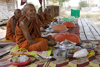 Cambodian monks feasting (Creative Commons/Flickr) Cambodian monks feasting (Creative Commons/Flickr)